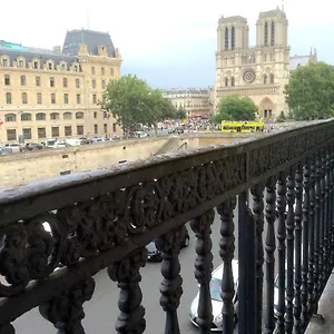  Apartment Two Bedroom Luxury - Balcony With View Of Notre Dame France