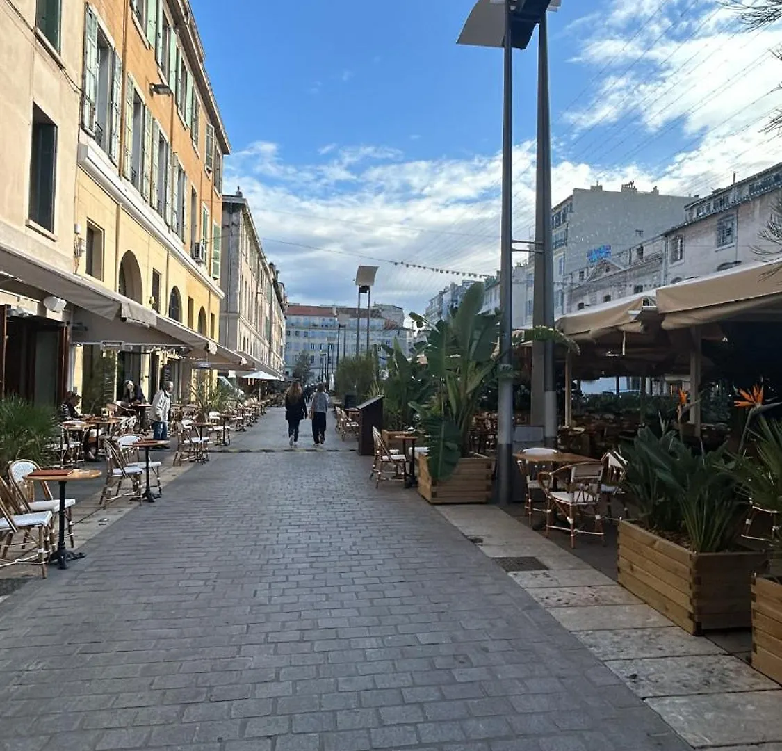 Place Aux Huiles Marseille Apartment